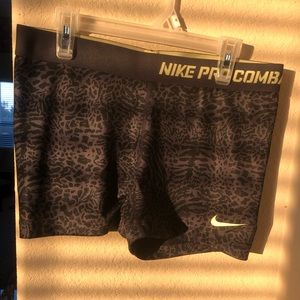Nike pro athletic shorts size L